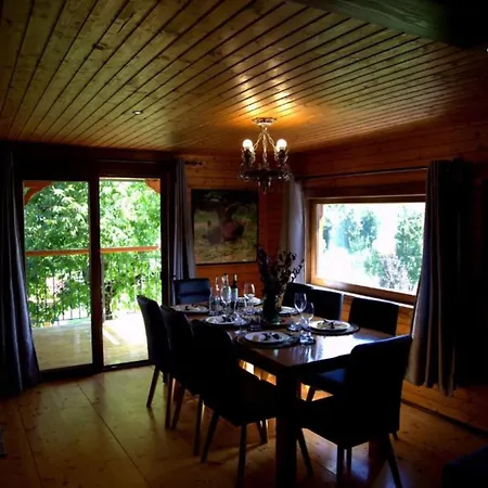 Five Bedroom بيت للعطل فروبفسكو