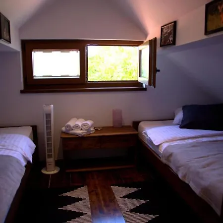 Five Bedroom بيت للعطل *