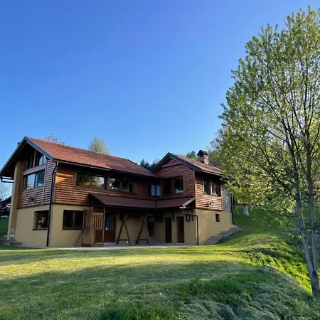 Five Bedroom بيت للعطل فروبفسكو