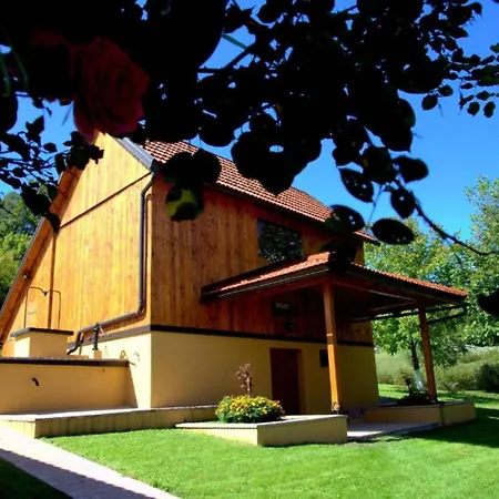 بيت للعطل Five Bedroom *